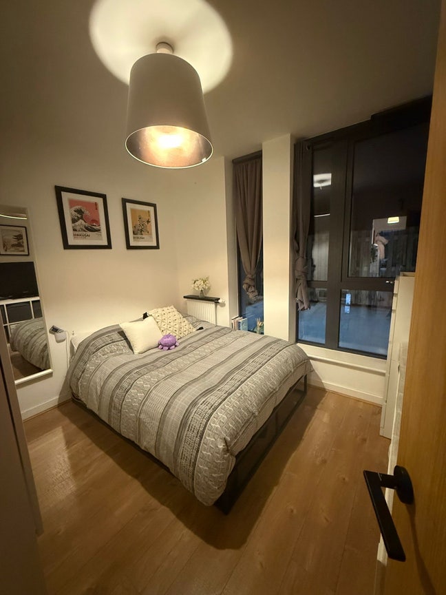 Double Room in Modern New Build 5min from station Main Photo