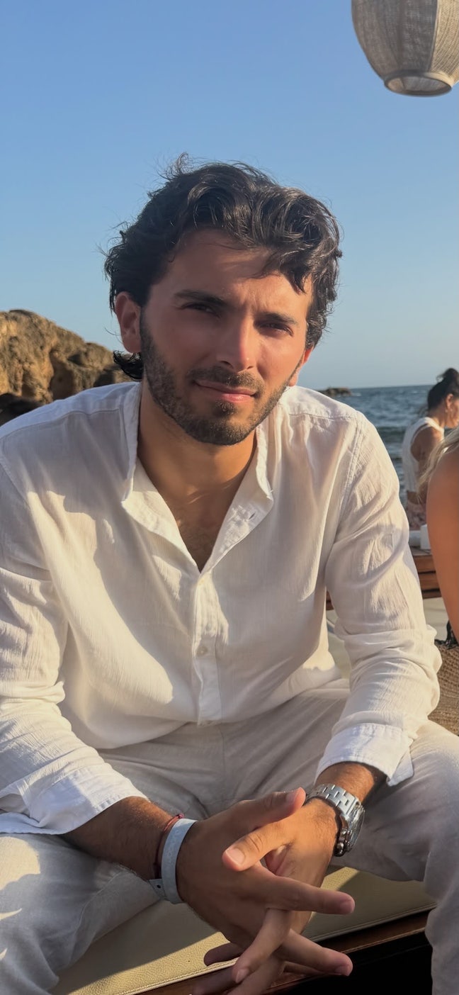 Hi everyone!  My name is Anthony, I'm 26 ye... Main Photo