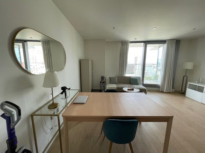 Sunny 2b2b flat in canary wharf  Main Photo