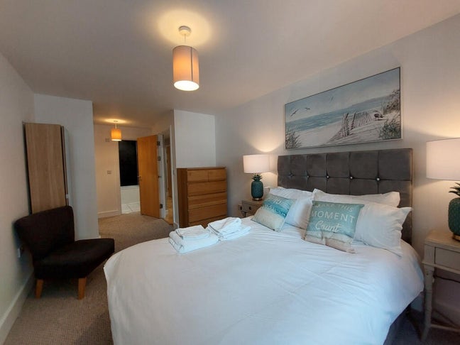 Prestigious Waterfront Apartment at 41 Millharbo Main Photo