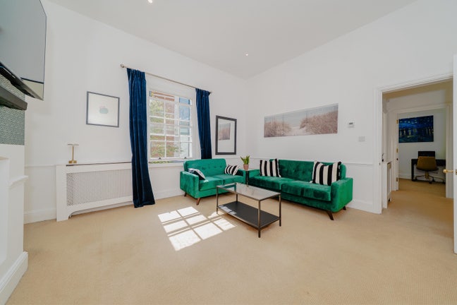 Grade II Edgbaston Stay near Stn + Parking Main Photo