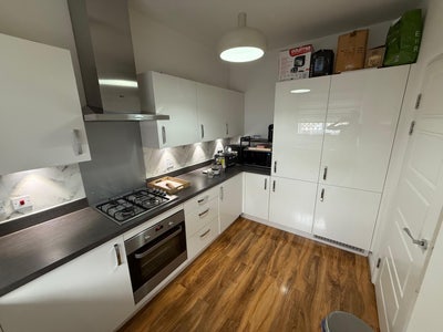 Two seperate bedroom in a three bedroom house  Main Photo