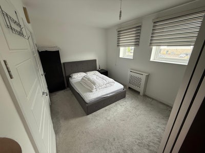 Two seperate bedroom in a three bedroom house  Main Photo