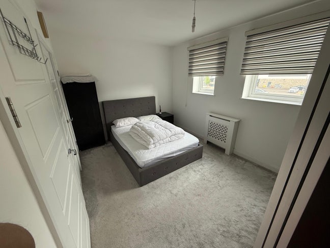 Two seperate bedroom in a three bedroom house  Main Photo