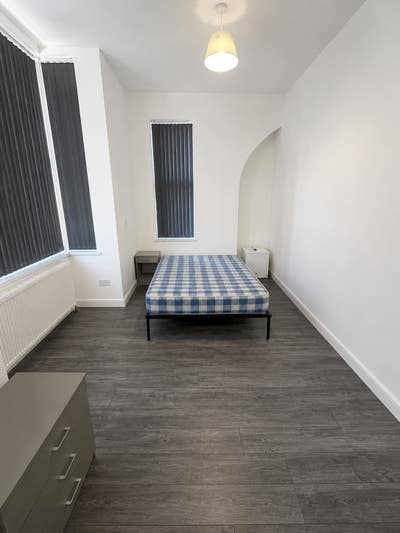 Large Double Room in Wolverhampton City Centre Main Photo
