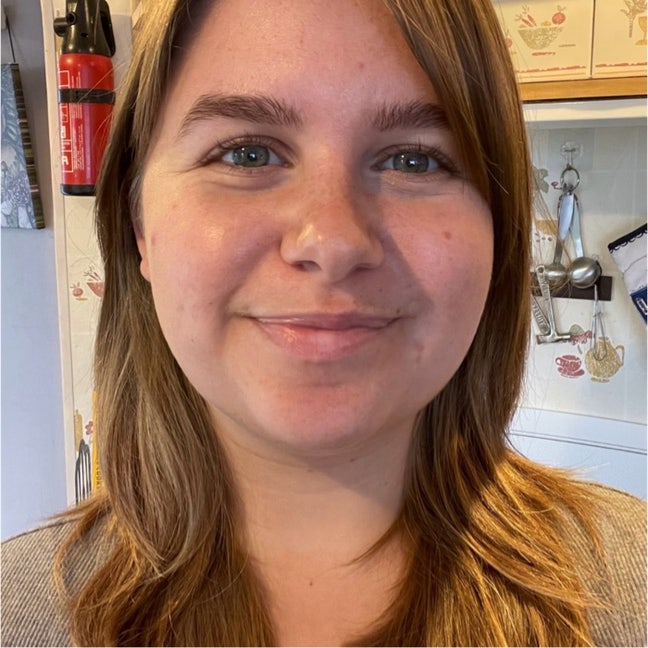 Professional Female seeks a single or double room Main Photo