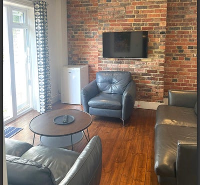 Student House for Rent with Garden! Main Photo