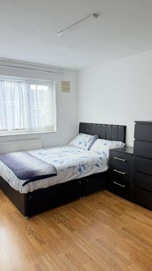 Kingsize Room 1min walk Stratford Station Main Photo