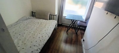 Small Double Room Available Now Main Photo