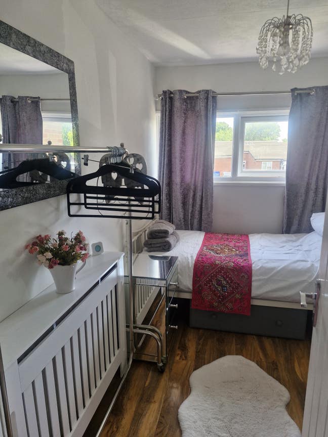 Lovely single room available to rent Main Photo