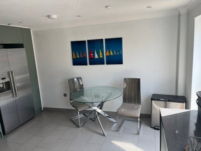 Double room in high spec, large townhouse Main Photo