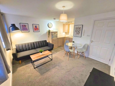 1 Bed Flat, near Ocean Village, secured parking Main Photo