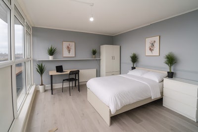 Stunning 3-Bed Flat – Canada Water Main Photo