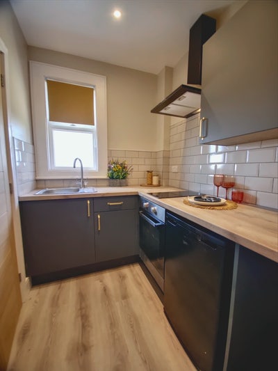 En-Suite Rooms, Bills Inc. — Studios Too ✨ Main Photo