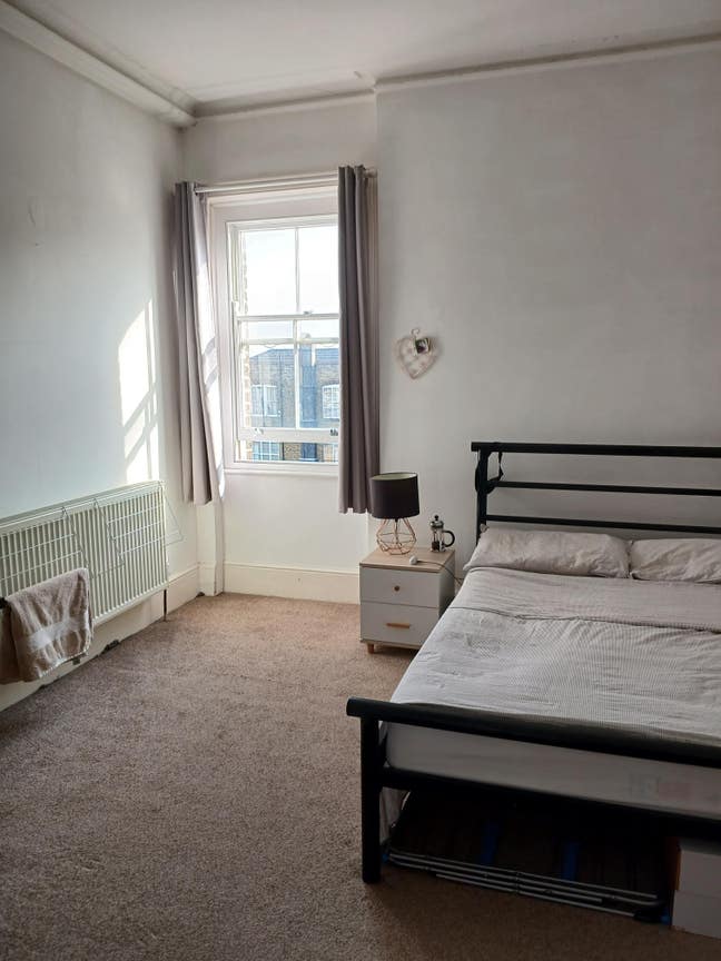 Large Furnished Double Room – Zone 2 (Holloway) Main Photo