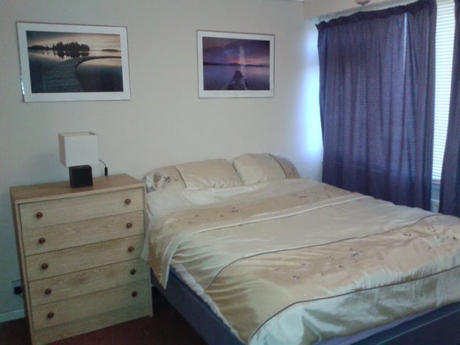 Room to let in house with friendly outgoing landlo Main Photo
