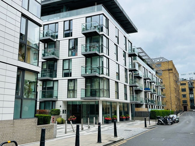 🖼️New Morden Luxury GATED  2 toilets + 2 bathr Main Photo