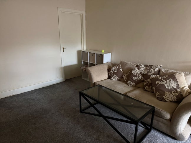 ✨ Spacious Master Double Bedroom Available for Ren Main Photo