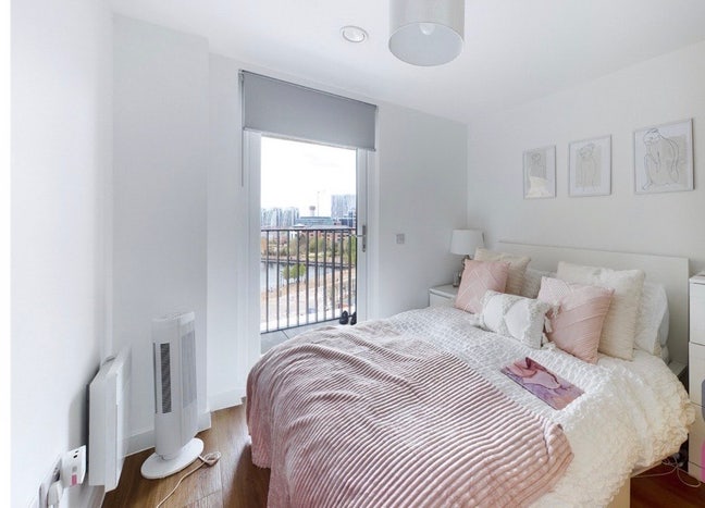 Looking for a Flatmate Main Photo