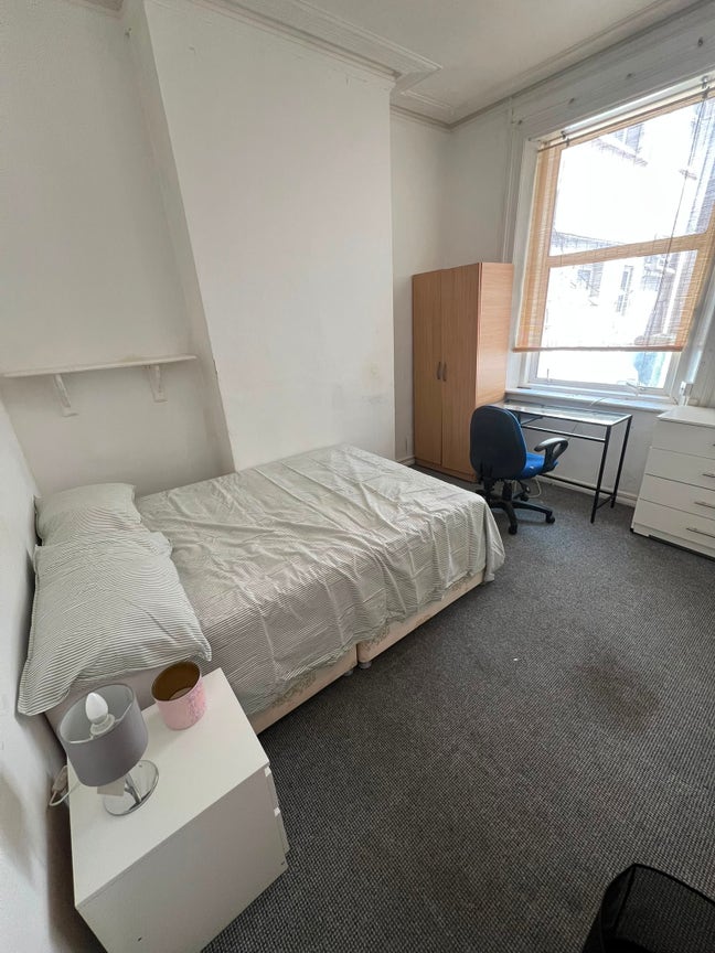 No Deposit | Bills Inc | WiFi | Royal Sussex Main Photo