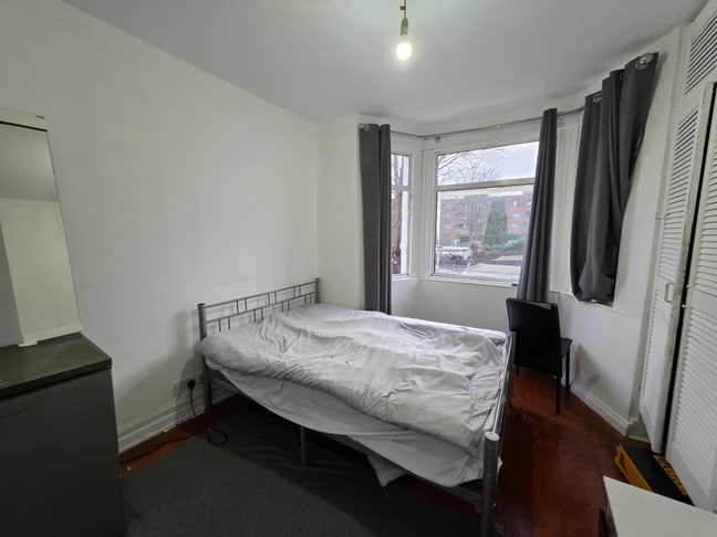 Spacious First-Floor Double Room | Harrow HA3 5DX Main Photo