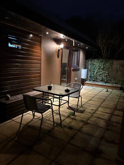 1 room self contained garden property  Main Photo