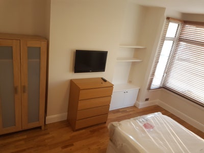 Ground Floor Double Ensuite Rm Professional House Main Photo
