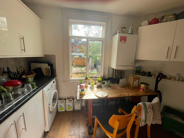 Cheap rent, sublet, spacious room, Highgate Main Photo