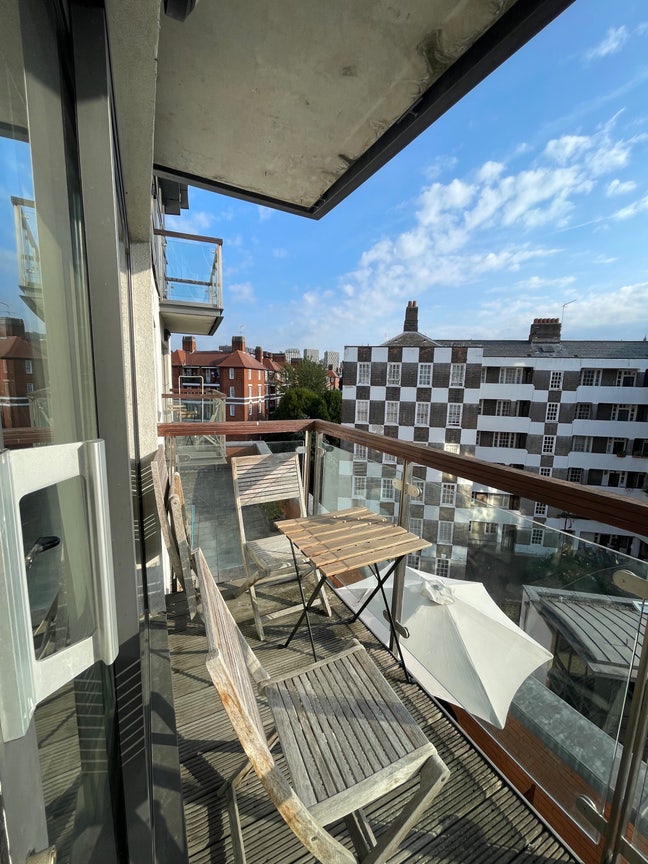 Large en-suite with balcony available in Millbank  Main Photo