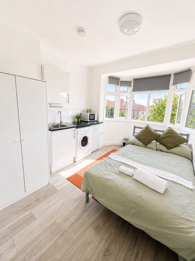 New studio flat Main Photo