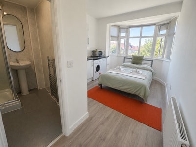 New studio flat Main Photo