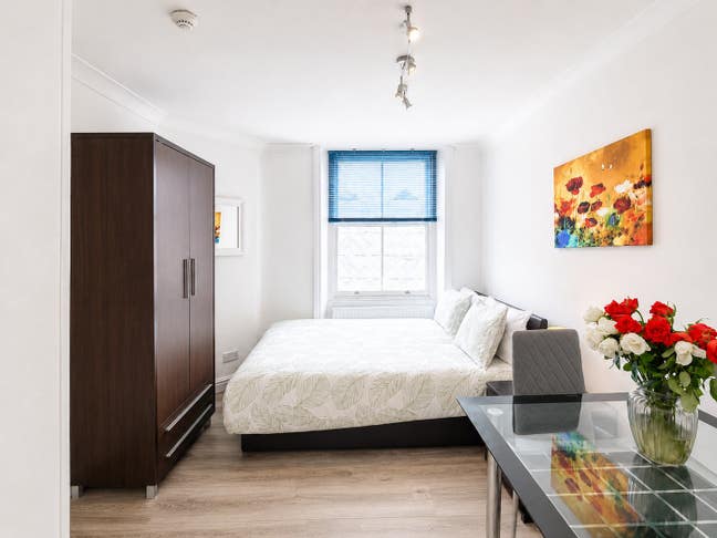 South Facing Double Studio Flat 10mins walk to IC  Main Photo