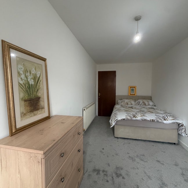 One bedroom available in a shared kitchen and   Main Photo