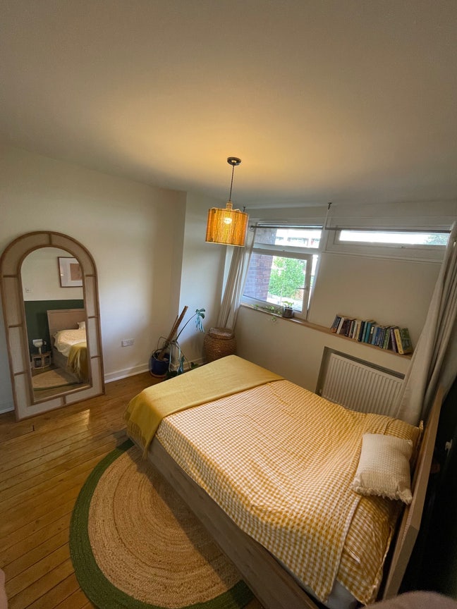 Double room, furnished, bills included, no deposit Main Photo