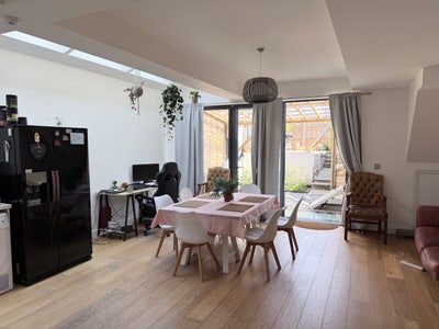 Double room w/ garden and 2 living rooms Main Photo