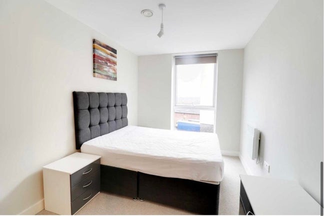 Large Double Bedroom Available Just &pound;490 PCM Main Photo