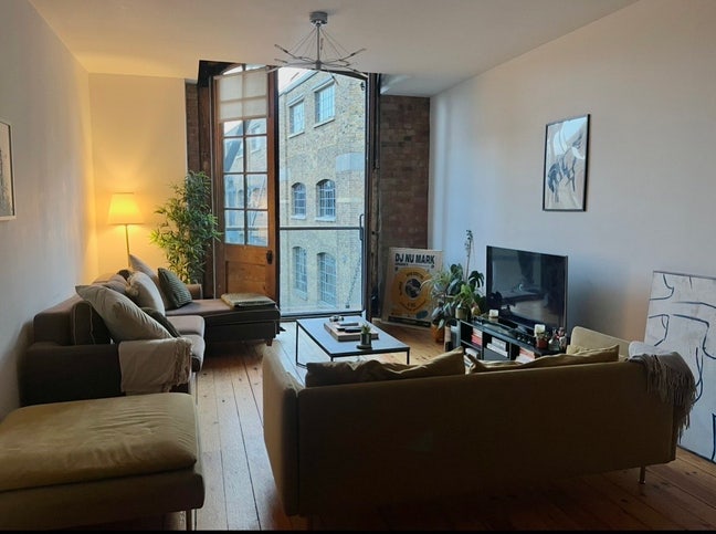 3 bed flat in Aldgate East Main Photo