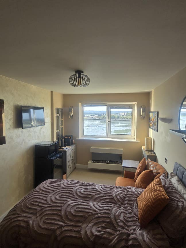 Ensuite room with uninterrupted sea view Main Photo
