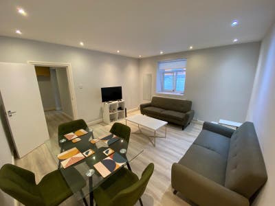 Double Room in Spacious 3 Bed Flat Main Photo