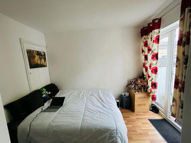 Lovely Room - 3 minutes from Station Main Photo
