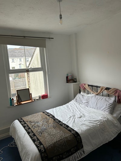Spacious bedroom in central Exeter location  Main Photo