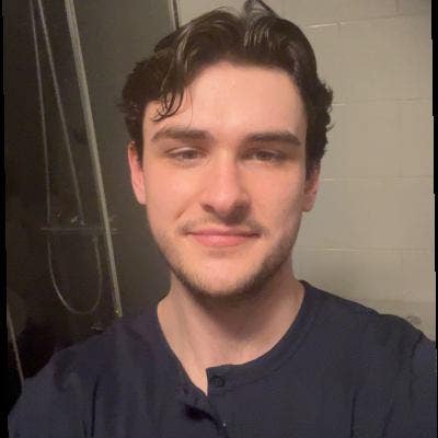 Professional Male seeks a double room Main Photo