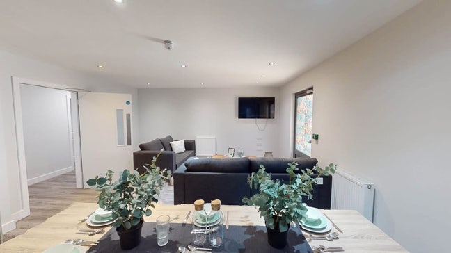 Looking for student flatmate Main Photo
