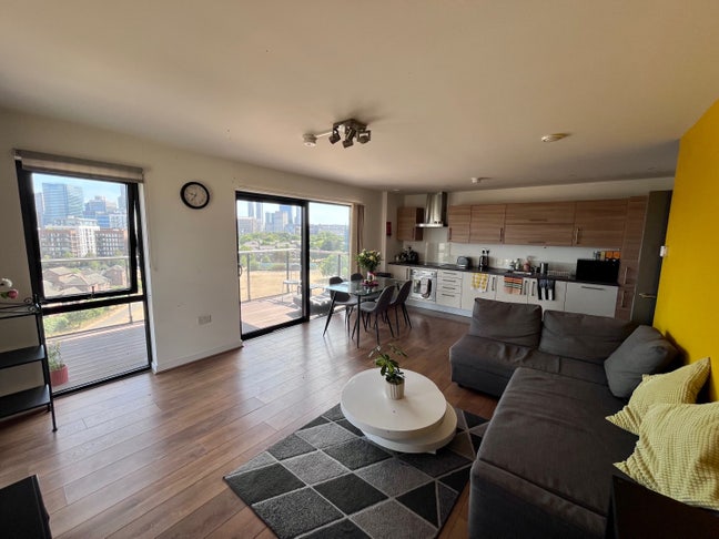 Sublet available in 3-bed flat for August Main Photo