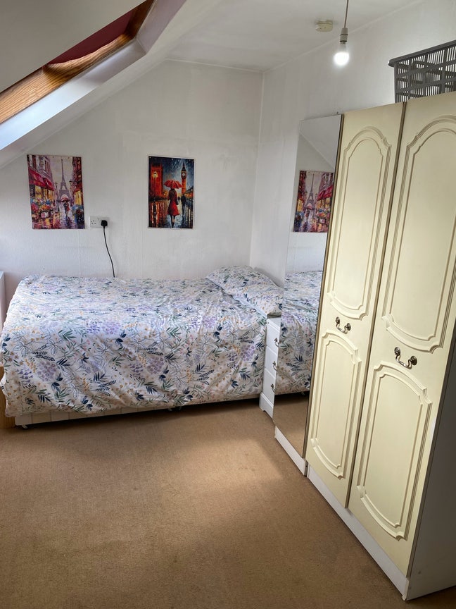  Cosy  room females preferred - no bills   Main Photo
