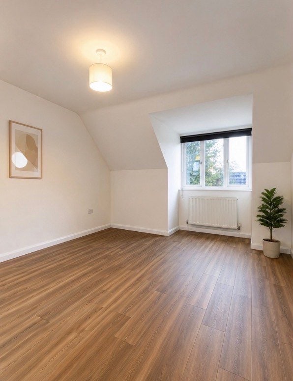 Extra Large En-suite, excellent transport links Main Photo
