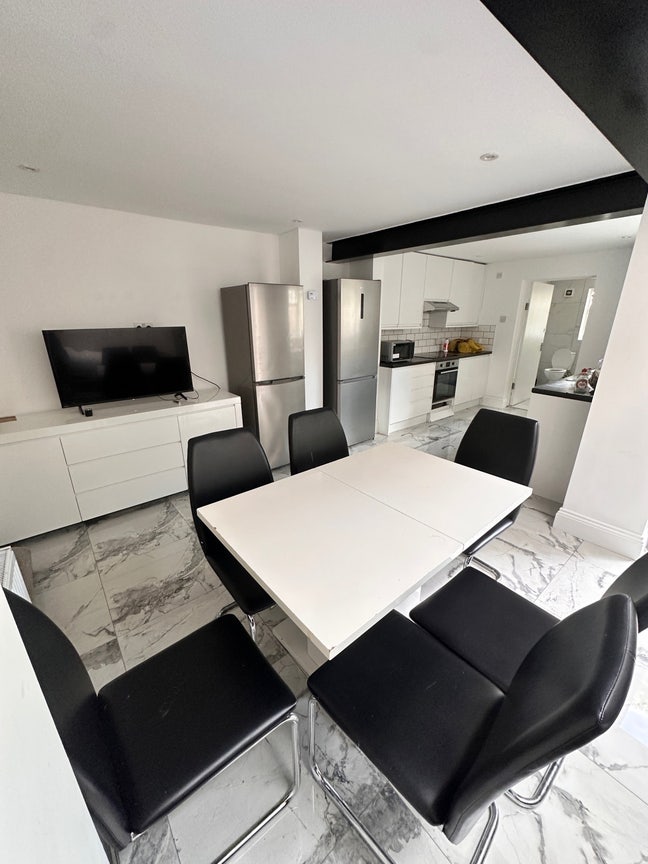 Room to let in Wood Green Main Photo