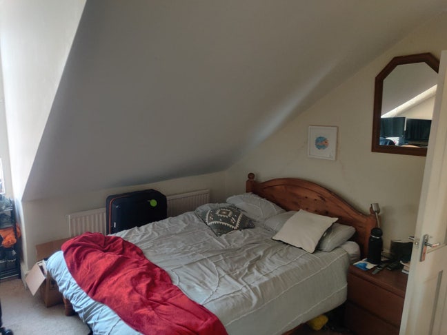 Spare Room Southfields Main Photo