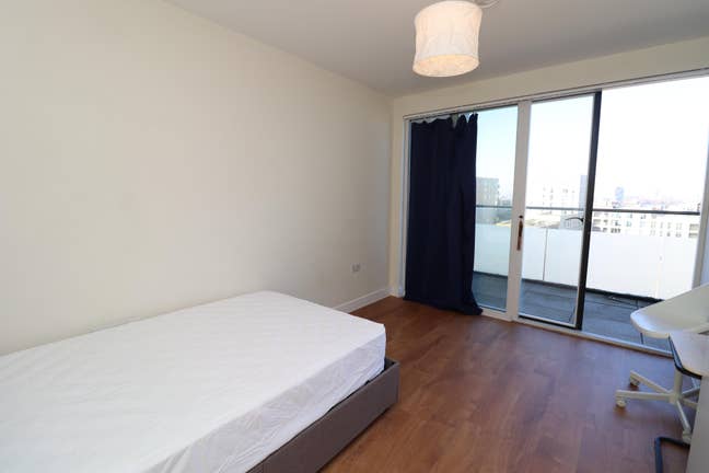 Safe, Stylish & Perfectly Connected | 5Bed Home 🏙 Main Photo
