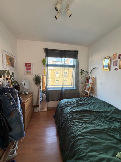 Small double room in Clapton available 1 Sep Main Photo